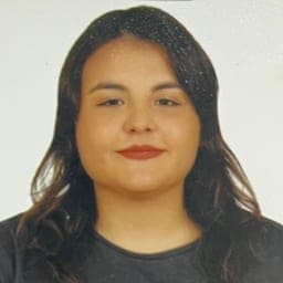 Gizem Akhan — Türkçe öğretmeni